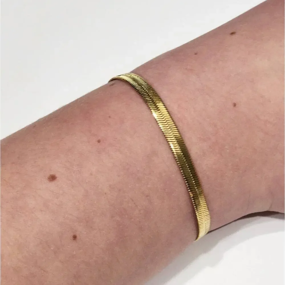 Gold Herringbone Bracelet 5.5 mm, 7 inches long‎ - Picture 5 of 9